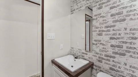 Bath - 188 Camp Rd, Trinity, TX 75862 photo 6 of 7