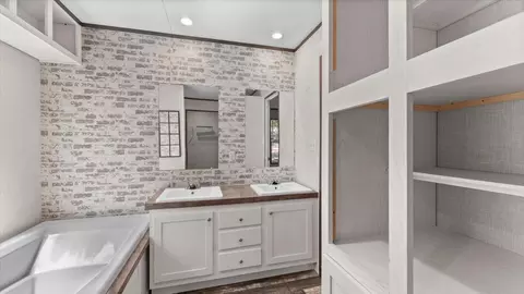 Bath - 188 Camp Rd, Trinity, TX 75862 photo 4 of 7