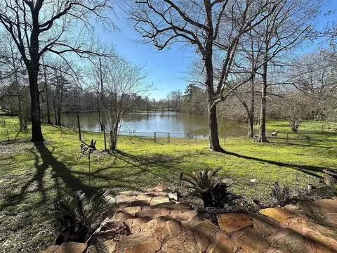 35 Susan Dr, Cleveland, TX 77327