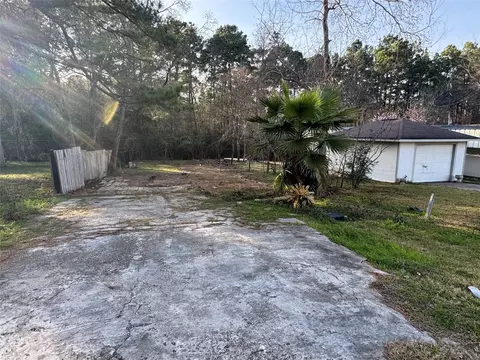 14439 W Lee Shore Dr, Willis, TX 77318