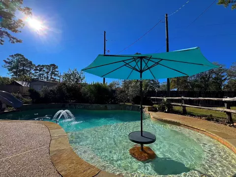 114 Elmwood St, Huntsville, TX 77320