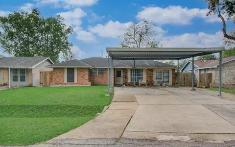 9223 Rockcliff Dr, Houston, TX 77037