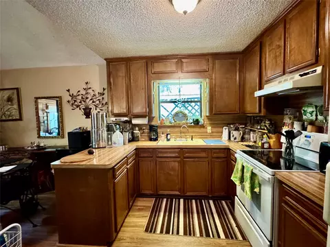 Kitchen - 1347 Cardinal Ln, Trinity, TX 75862 photo 2 of 5