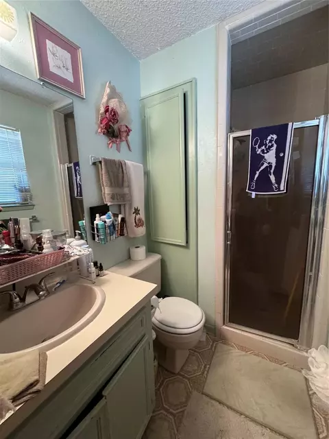 Bath - 1347 Cardinal Ln, Trinity, TX 75862 photo 1 of 2