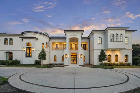11095 Memorial Dr, Houston, TX 77024