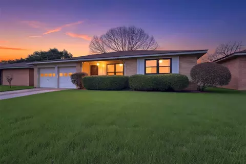 11807 S Ridgewood Cir, Houston, TX 77071