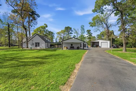8526 Oakwood Dr, Magnolia, TX 77354