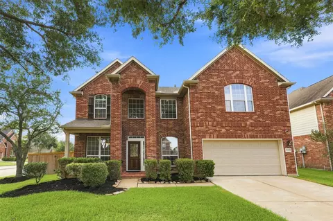 13107 Silhouette Bay Ct, Pearland, TX 77584