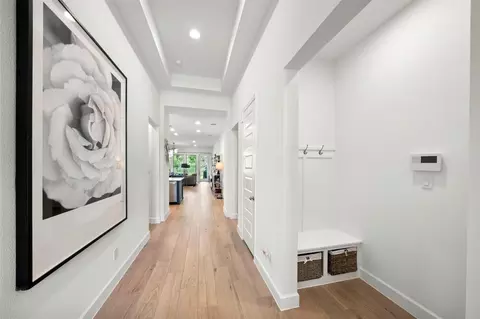 Entry Way - 118 Sierra Stream Ct, Conroe, TX 77304 photo 2 of 3