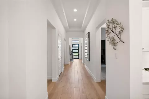 Entry Way - 118 Sierra Stream Ct, Conroe, TX 77304 photo 3 of 3