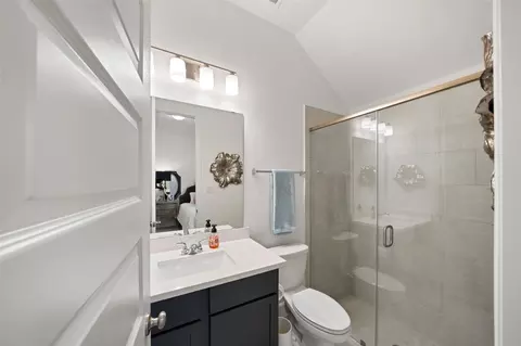 Bath - 118 Sierra Stream Ct, Conroe, TX 77304 photo 2 of 3