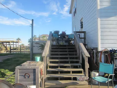 314 Shark Ln, Surfside Beach, TX 77541