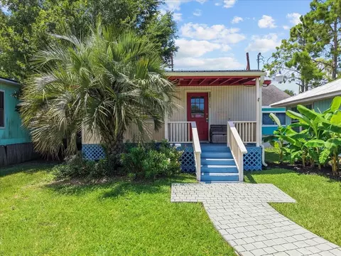 424 Grand Ave, Bacliff, TX 77518