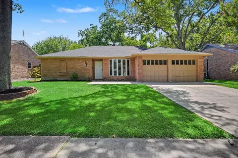 1931 Westlake Rd, Houston, TX 77062