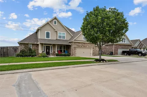 9723 Suffolk Downs Dr, Mont Belvieu, TX 77523