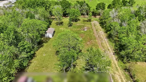 410 Jones Rd, Highlands, TX 77562