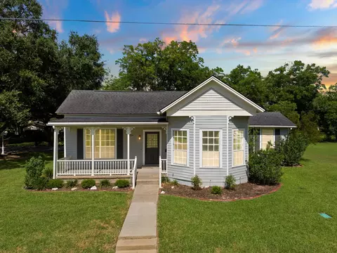 206 Mulberry St, Hallettsville, TX 77964