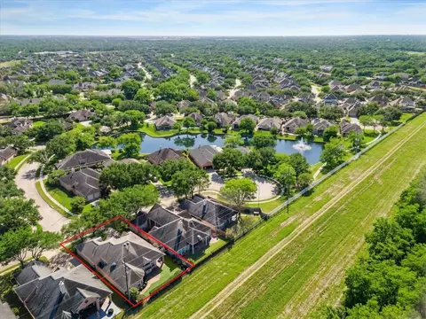 8923 Four Leaf Dr, Sugar Land, TX 77479
