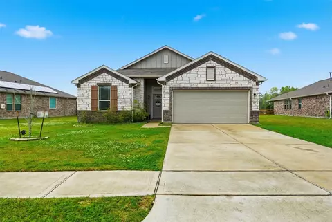 527 Kickapoo Dr, Anahuac, TX 77514