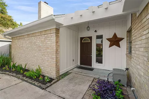15903 Seven Springs Dr, Houston, TX 77084