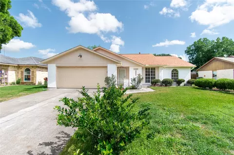 7926 Salge Dr, Houston, TX 77040