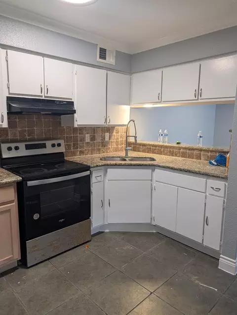 9000 Bissonnet St #7, Houston, TX 77074
