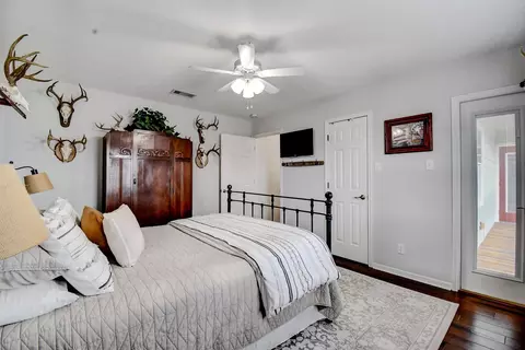 Bedroom - 122 Four Master Road Rd, Freeport, TX 77541 photo 5 of 5