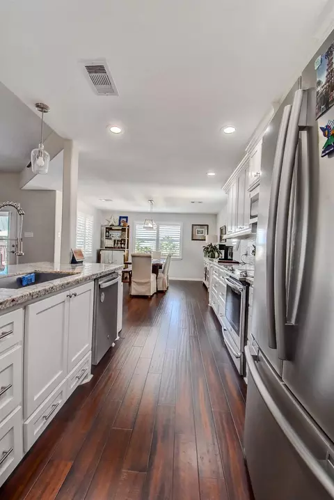 Kitchen - 122 Four Master Road Rd, Freeport, TX 77541 photo 4 of 8