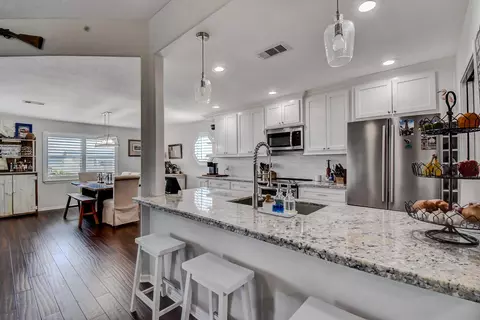 Kitchen - 122 Four Master Road Rd, Freeport, TX 77541 photo 6 of 8