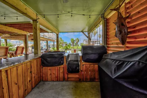 Kitchen - 122 Four Master Road Rd, Freeport, TX 77541 photo 7 of 8
