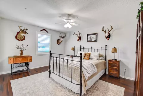 Bedroom - 122 Four Master Road Rd, Freeport, TX 77541 photo 4 of 5