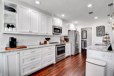 Kitchen - 122 Four Master Road Rd, Freeport, TX 77541 photo 1 of 8