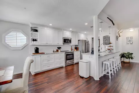 Kitchen - 122 Four Master Road Rd, Freeport, TX 77541 photo 5 of 8