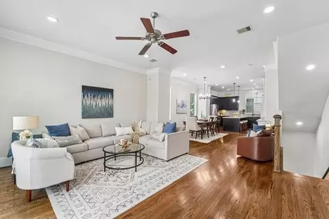 1010 W 24th St #O, Houston, TX 77008