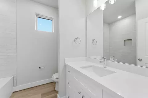 Bath - 2522 16th St, Hempstead, TX 77445 photo 1 of 3