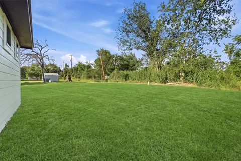 Exterior - 2522 16th St, Hempstead, TX 77445 photo 4 of 5