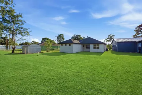 Exterior - 2522 16th St, Hempstead, TX 77445 photo 5 of 5