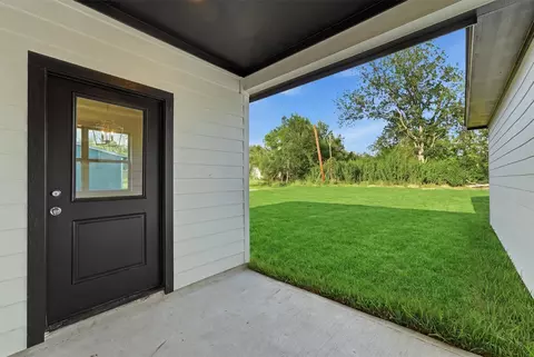Exterior - 2522 16th St, Hempstead, TX 77445 photo 3 of 5