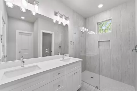 Bath - 2522 16th St, Hempstead, TX 77445 photo 3 of 3