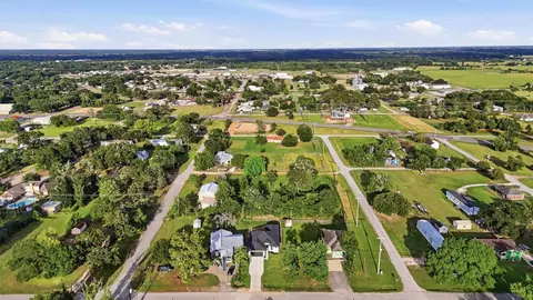 View/Area - 2522 16th St, Hempstead, TX 77445 photo 4 of 5