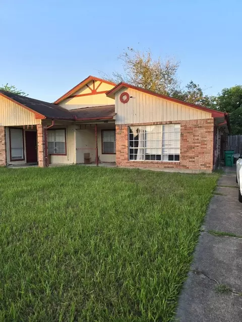 7505 Tierra Verde Dr, Houston, TX 77083