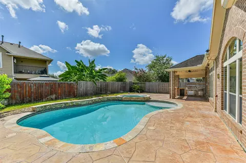 2919 Silhouette Bay Dr, Pearland, TX 77584