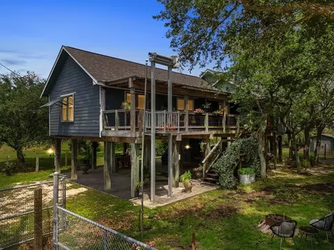 939 17th Street St, Dickinson, TX 77539