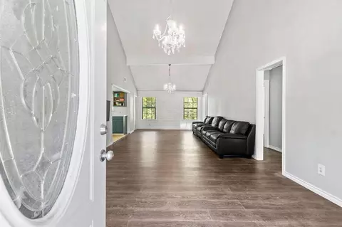 221 Sharon Ln, Livingston, TX 77351