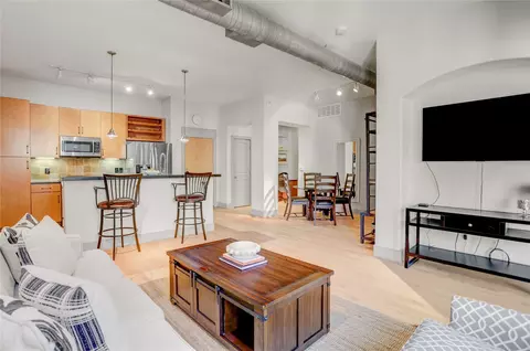 1901 Post Oak Blvd #4303, Houston, TX 77056