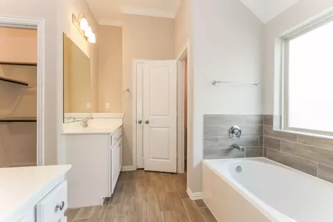 Bath - 3332 Rolling View Ct, Conroe, TX 77301 photo 2 of 3