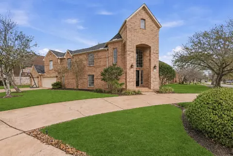 1711 Forestlake Dr, Sugar Land, TX 77479