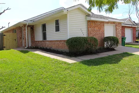 7713 Ellis Dr, Missouri City, TX 77489