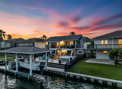 967 Bonita St, Bayou Vista, TX 77563