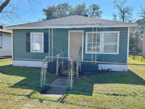 7011 Anderson St, Texas City, TX 77591